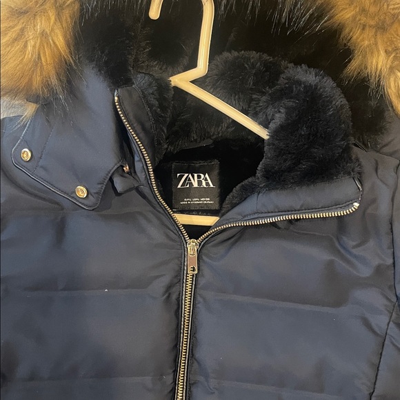 Zara Women's Black Puffer Coat with Faux Fur Trim - Picture 3 of 4